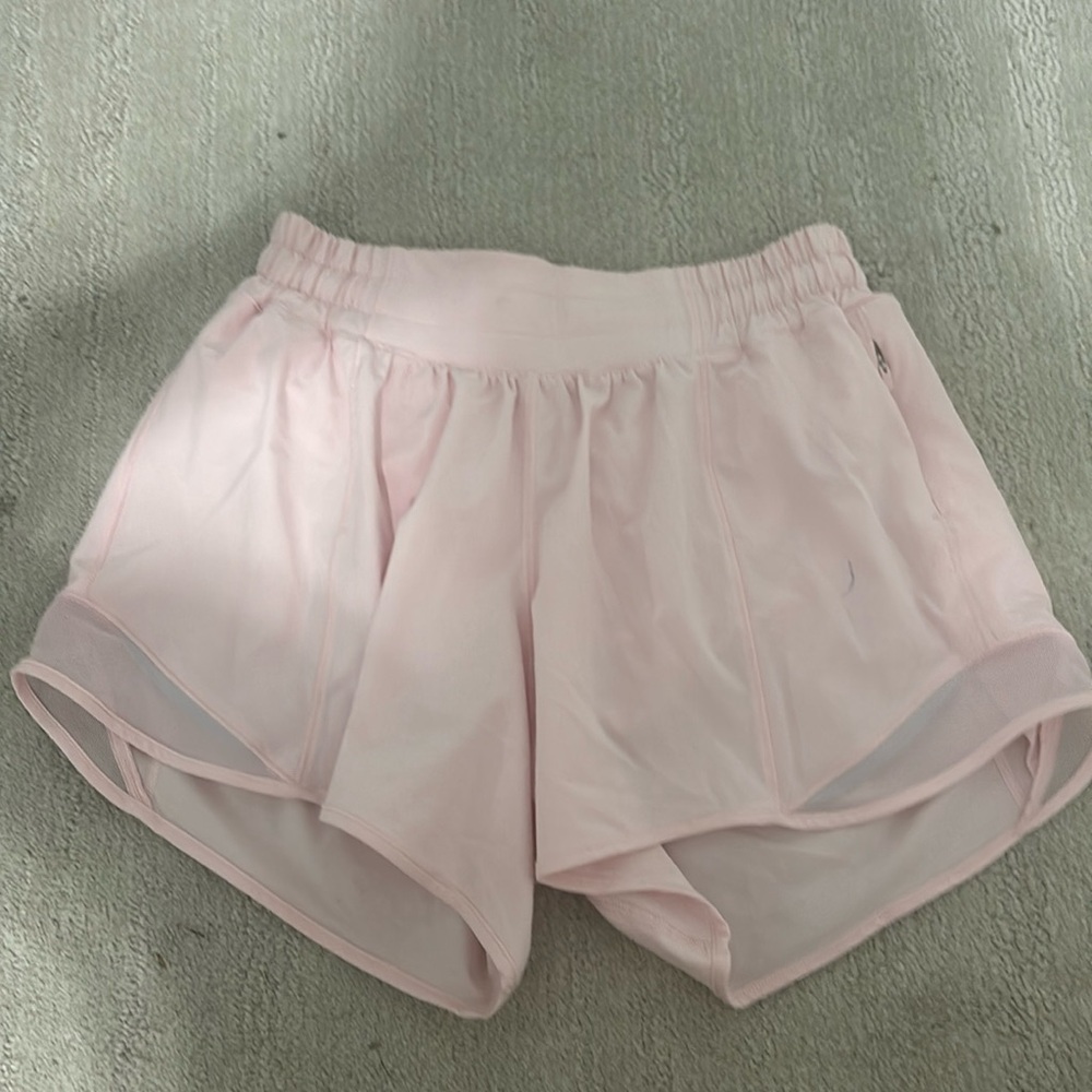 LULULEMON SIZE 4 PINK HOTTY HOTS (4 in. Inseam)